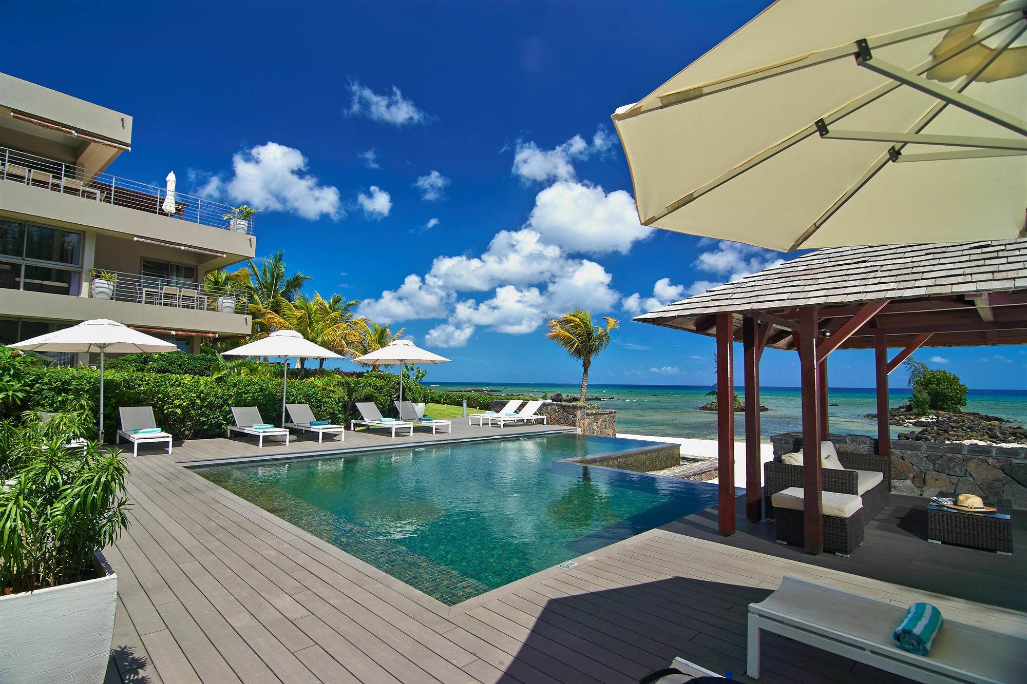טרו או ביש Bon Azur Beachfront Suites & Penthouses With Lov מראה חיצוני תמונה